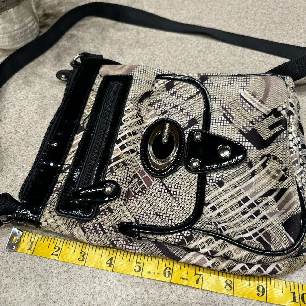 Guess cross body purse purple/white/cream black and silver accents - Picture 14 of 14